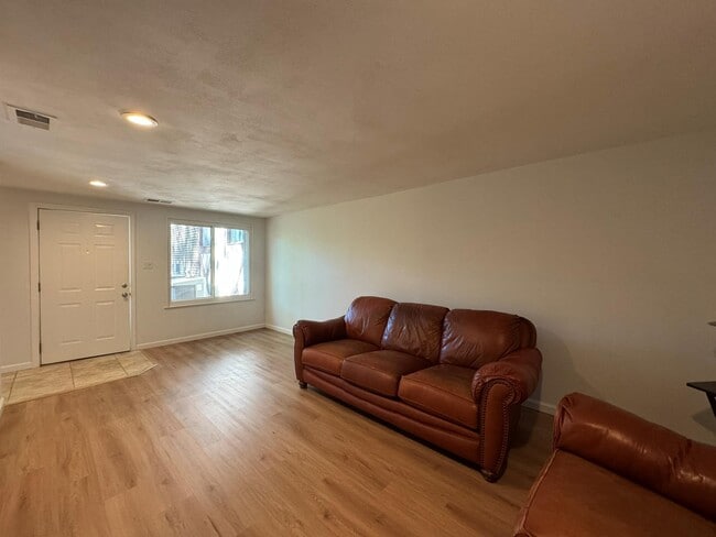 Building Photo - 233 Sagamore Hills Dr