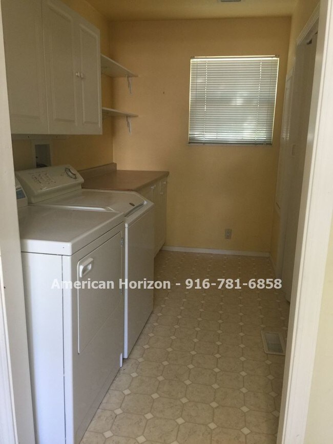 Foto del edificio - LEASED--Cottage Style House--Old Roseville