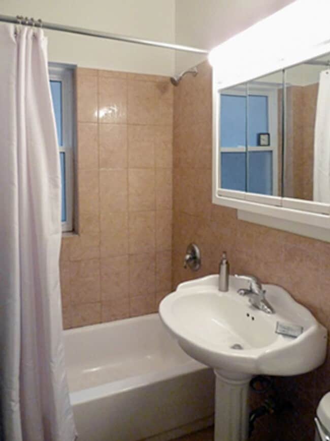 Interior Photo - 5208-14 N. Damen / 2000-10 W. Foster