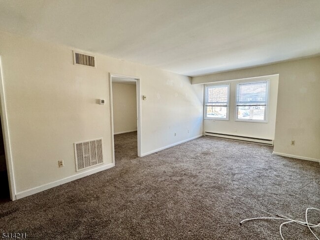 Building Photo - 7 Oak Ridge Rd