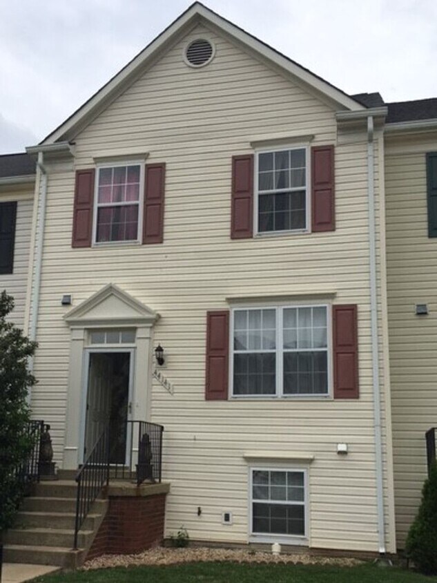 Foto principal - Spacious 4 Bedroom 3.5 Bathroom with Deck ...