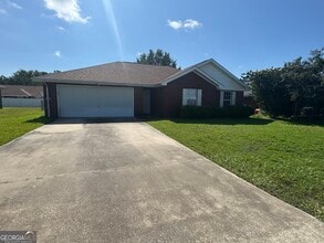 Building Photo - 205 Silver Fox Dr