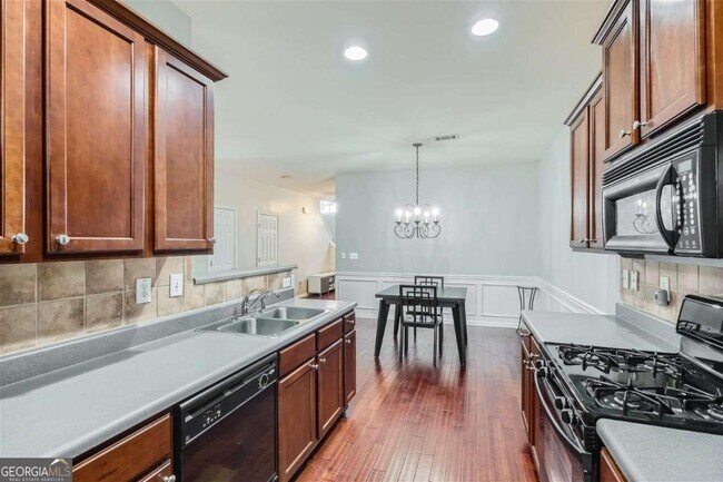 Foto del edificio - 2296 Leicester Way SE