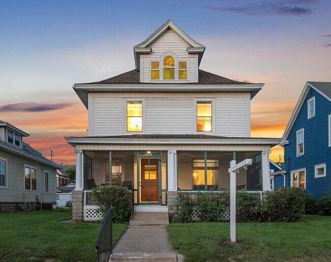 Foto del edificio - 3435 Grand Ave S