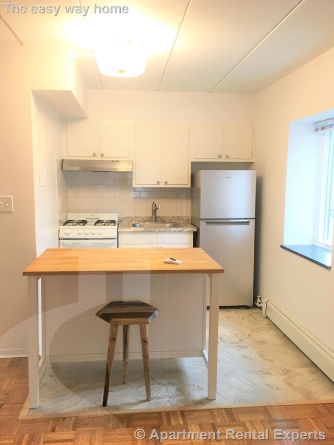 Photo - 284 Harvard St Apartment