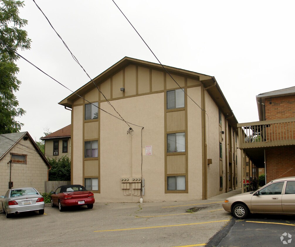 Building Photo - 89 E Norwich Ave