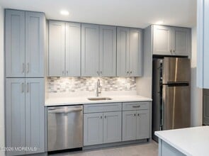 Building Photo - 345 Sequoia Ct