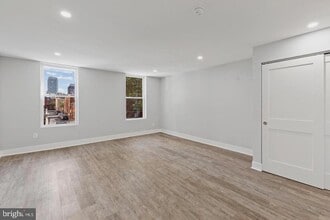 Building Photo - 256 S 11th St