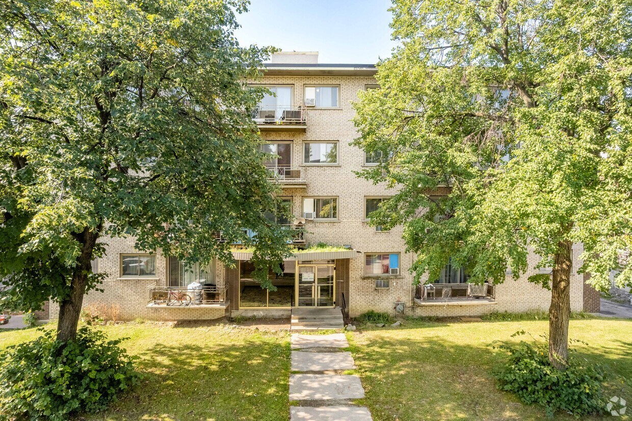 260 AlexisNihon Boul, SaintLaurent, QC H4M 2A3 Apartments 260