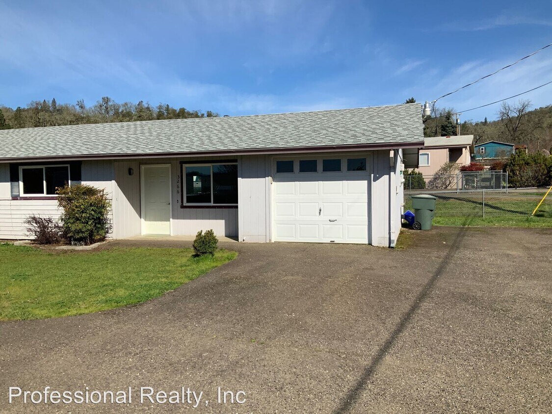 Foto principal - 3264 NE Hughes St