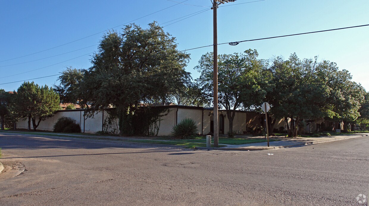 Building Photo - 5002-5009 27th St