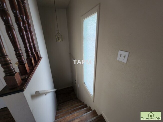Building Photo - 3 Bedroom Duplex