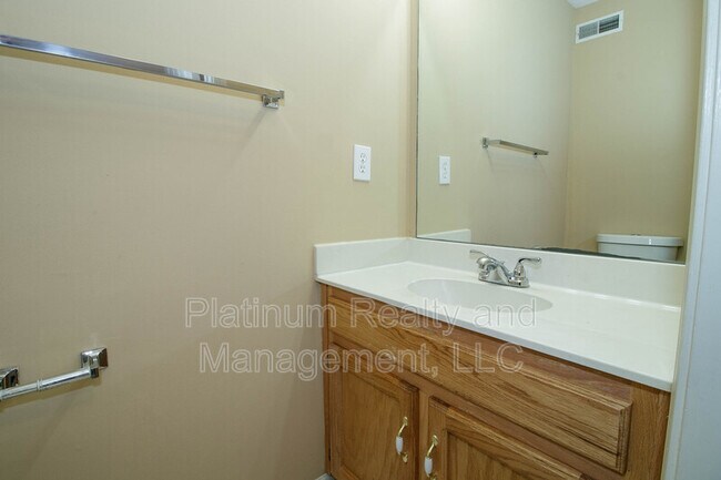 Building Photo - 2107 Ringgold Ct