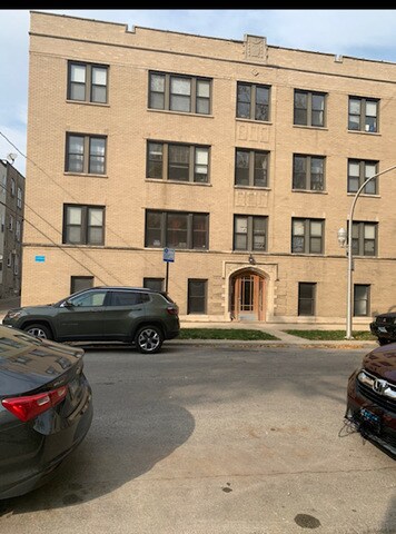 Building Photo - 4444 W Gunnison St