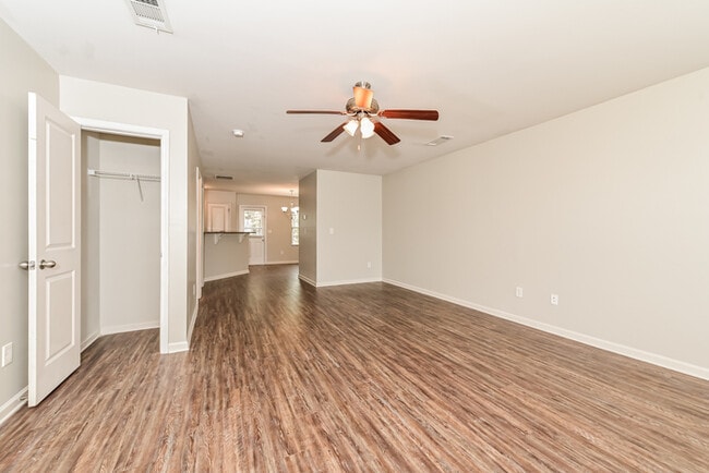 Building Photo - 2715 Marlin Dr