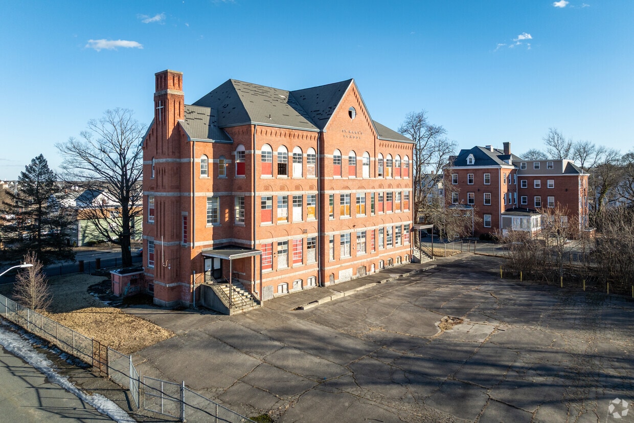 Building Photo - Clock Tower Residences