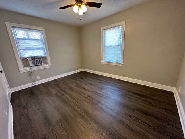 Foto del edificio - 4610 Picadilly Ave