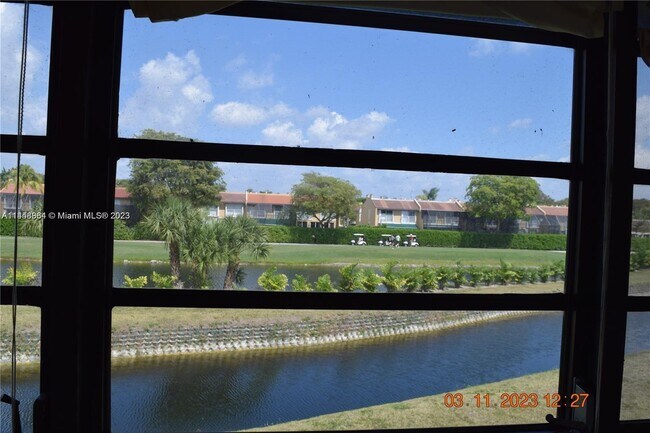 Foto del edificio - 4990 NW 102nd Ave