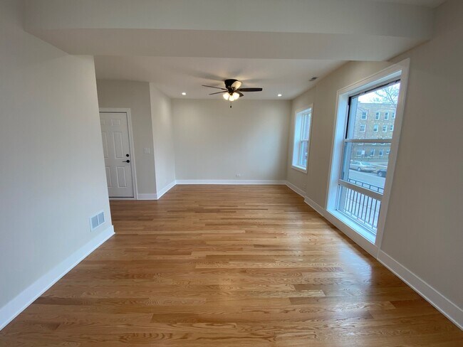 Foto del edificio - 1055 W Pratt Blvd