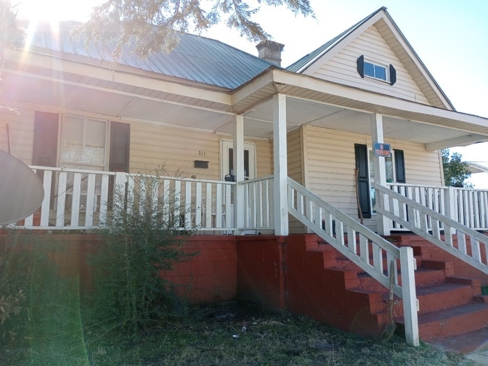 Primary Photo - 311 E Hampton Ave