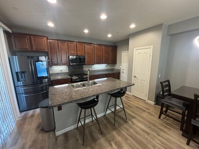Foto del edificio - Beautifully Remodeled 3-Bedroom Home in Va...