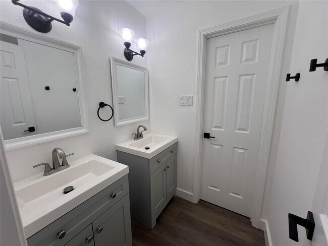 Foto del edificio - 450 Shady Bluff Dr