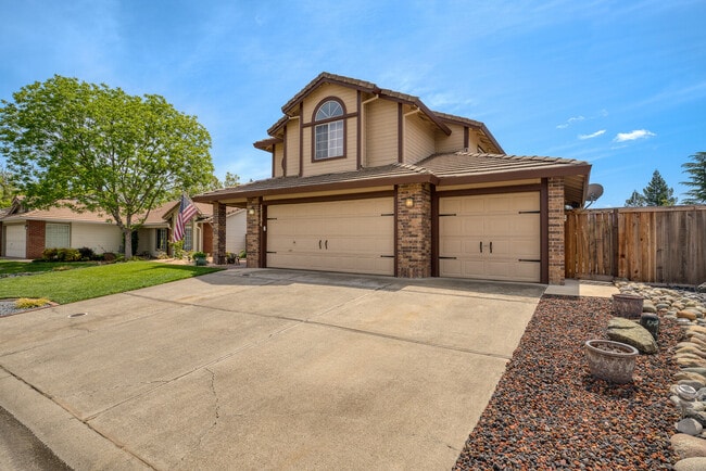 Building Photo - 15184 Reynosa Dr