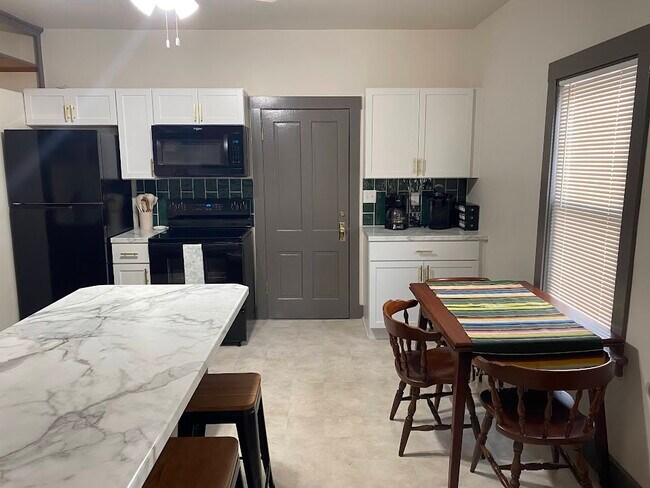 Comedor/Cafetería - 2103 13th Ave