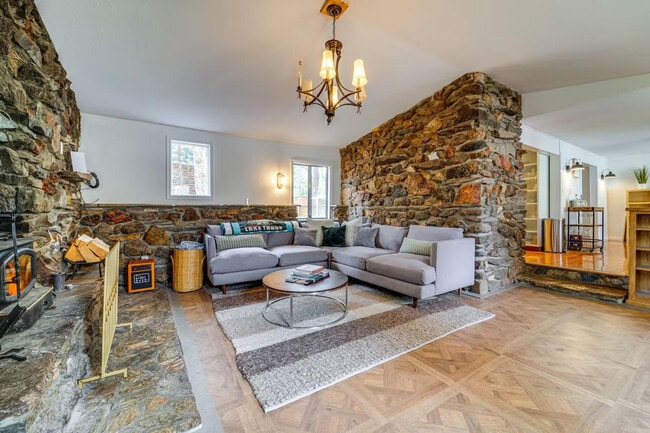 Building Photo - 627 Bear Valley Rd