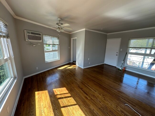 Foto del edificio - 5804 W 78th Pl