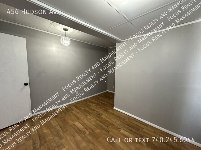 Foto del edificio - 456 Hudson Ave