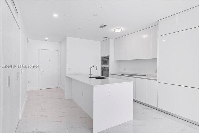 Foto del edificio - 700 NE 24th St