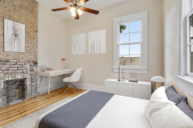 Building Photo - Carondelet