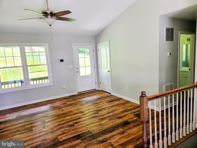 Building Photo - 210 Gayles Ln