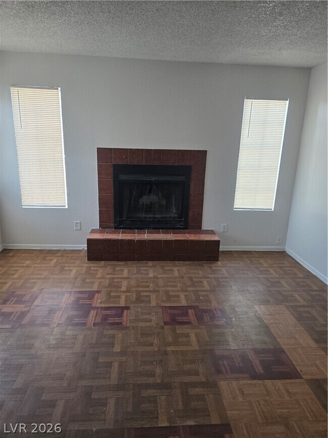 Foto del edificio - 2706 Jennydiane Dr