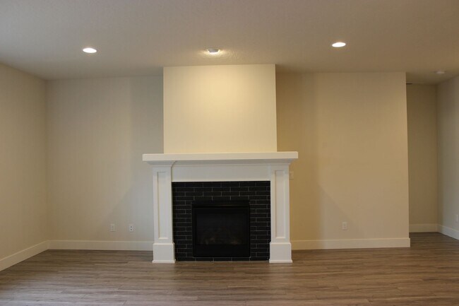 Foto del edificio - Gorgeous home in Brookswood Crossing avail...