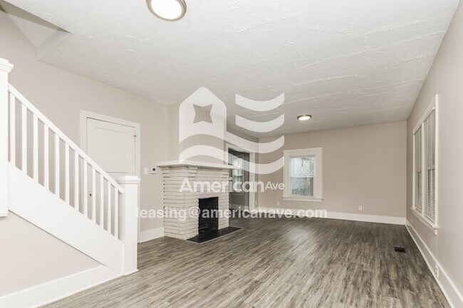 Building Photo - 133 E Elmwood Ave