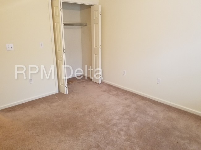 Building Photo - 610 N Optimistic Ln