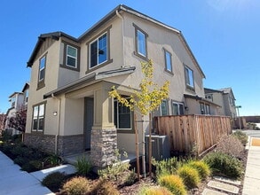 Building Photo - 50 Verve Ct