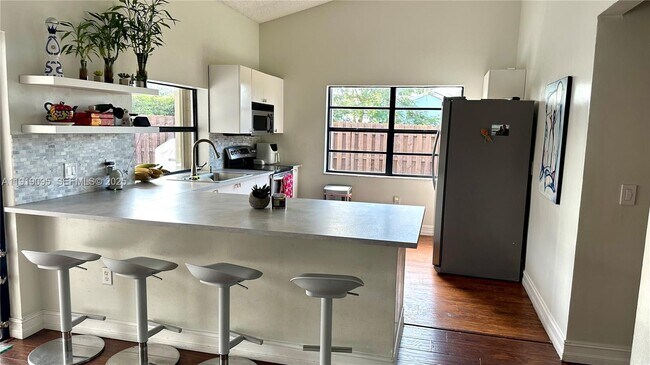 Foto del edificio - 528 SW 166th Terrace