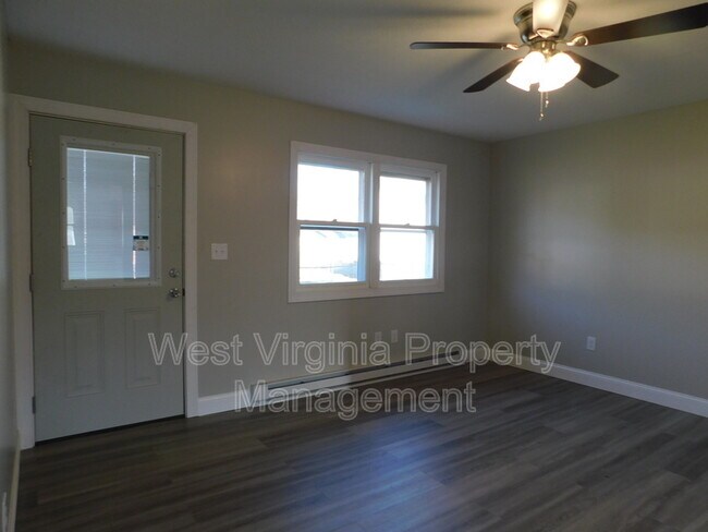 Foto del edificio - 2090 Prudence Rd