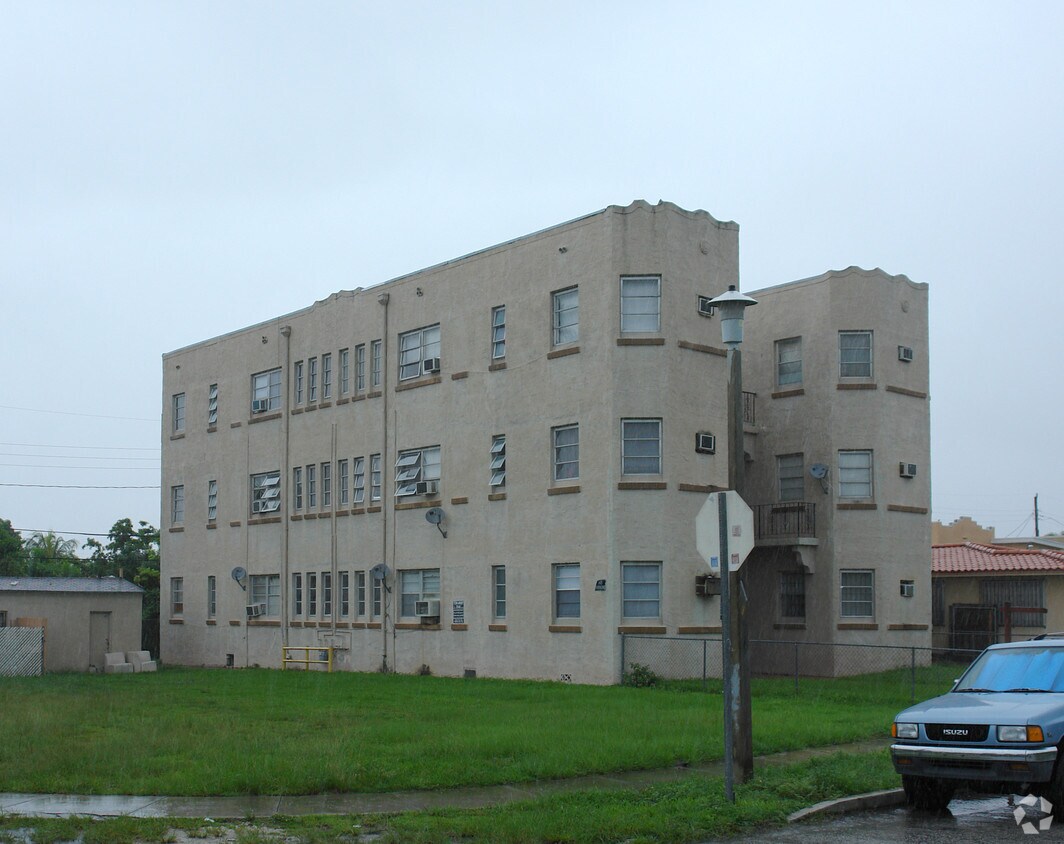 Primary Photo - 2-Building Multifamily Portfolio Auction Sale