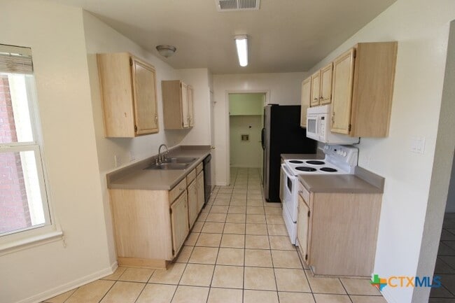 Building Photo - 2713 Fieldstone Dr