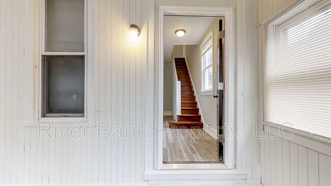 Foto del edificio - 702 Parry Ave
