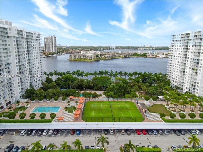 Foto del edificio - 2801 NE 183rd St