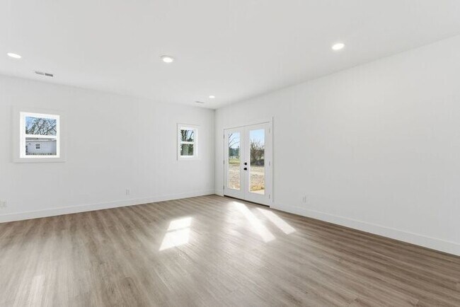 Building Photo - Brand New Home in Old Hickory - Golf Course Views - Pet Friendly