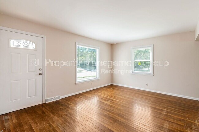 Foto del edificio - 3233 Hiawatha St