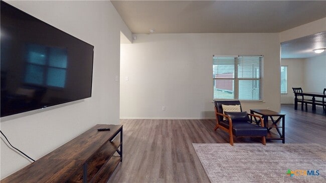 Building Photo - 2703 Tara Dr