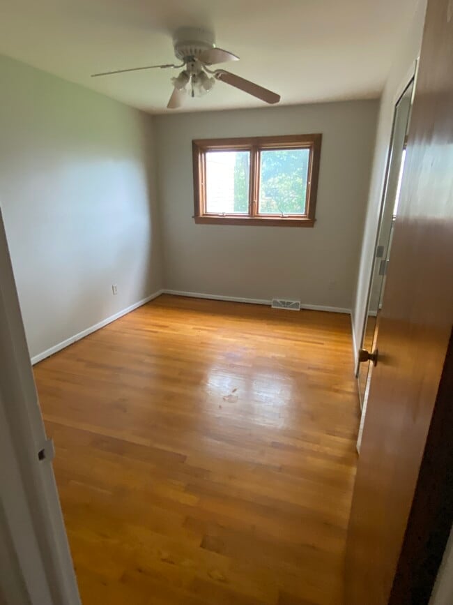 Building Photo - 2911 Groves Dr