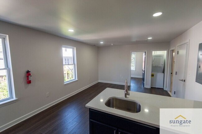 Building Photo - 1602 Cypress St